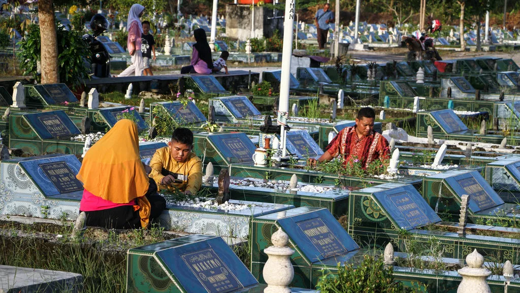 Hadorot Ziarah Kubur di Berbagai Tradisi Lokal