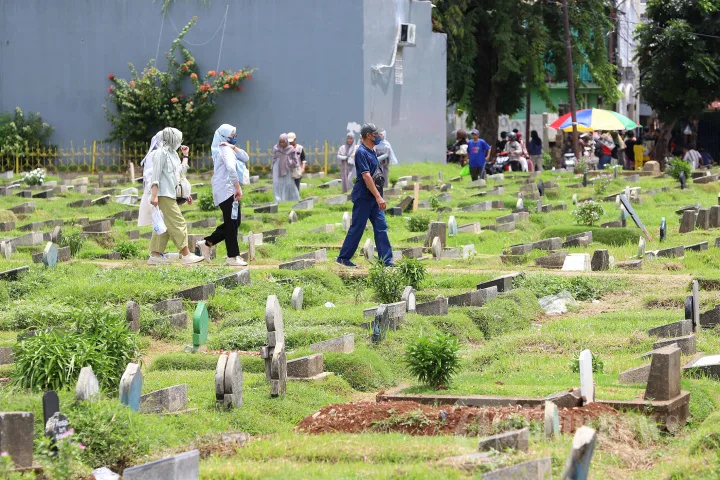 ziarah kubur idul fitri - Hubungan Ziarah Kubur dengan Silaturahmi Keluarga