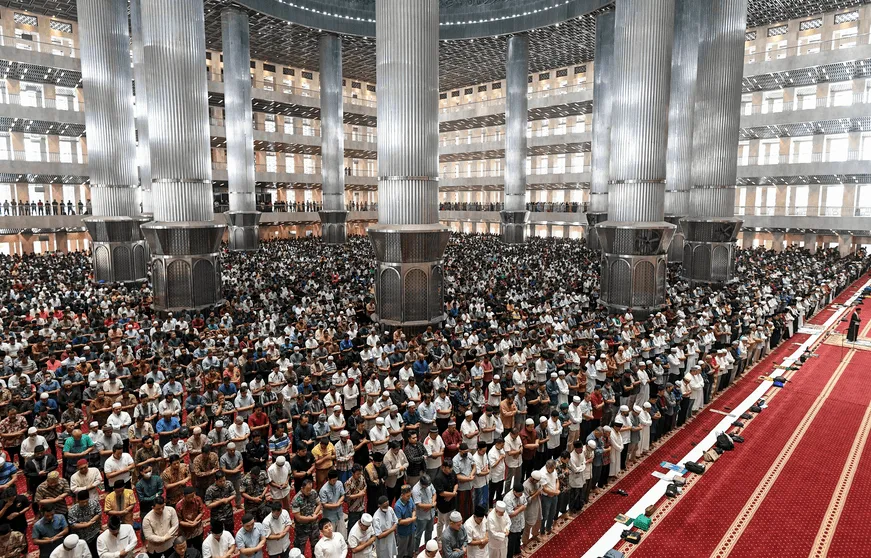 Sholat Gerhana Berjamaah Hukum: Fardhu Kifayah atau Sunnah