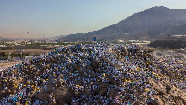 hari arafah: Tabel Ringkasan Amalan dan Keutamaan
