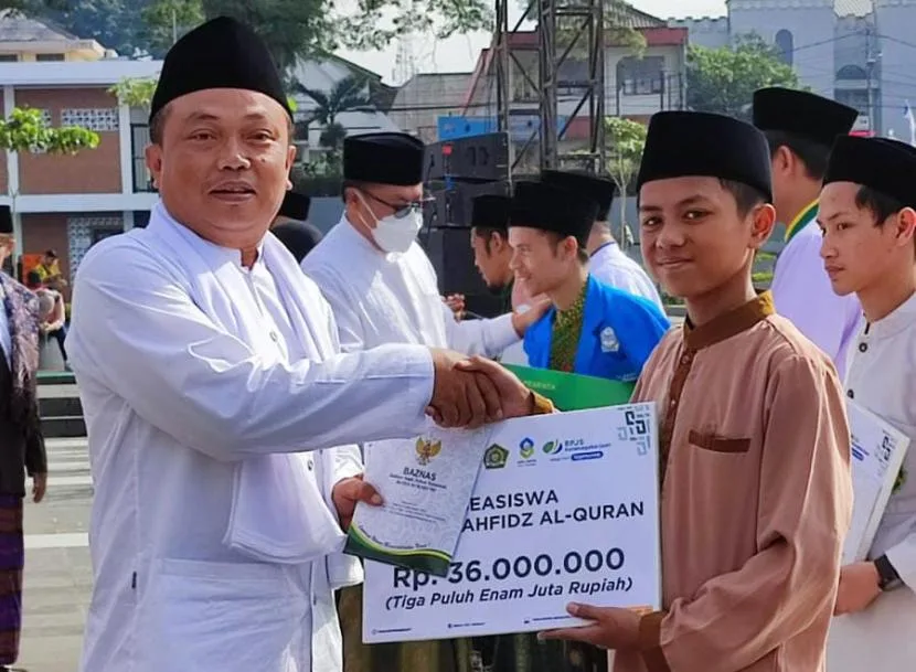 badan amil zakat: Penyaluran Zakat: Prinsip, Prioritas, dan Realitas