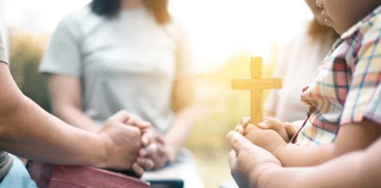 Contoh Praktik Doa Keluarga Sejahtera dalam Keseharian
