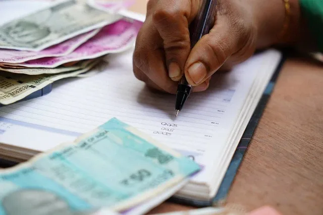 Perbedaan Riba Qardh dengan Riba Buyu' (Riba Jual Beli)
