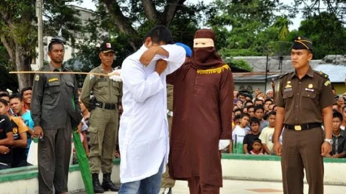 hukum zina: Syarat Pembuktian Zina: Empat Saksi dan Kehati-hatian yang
