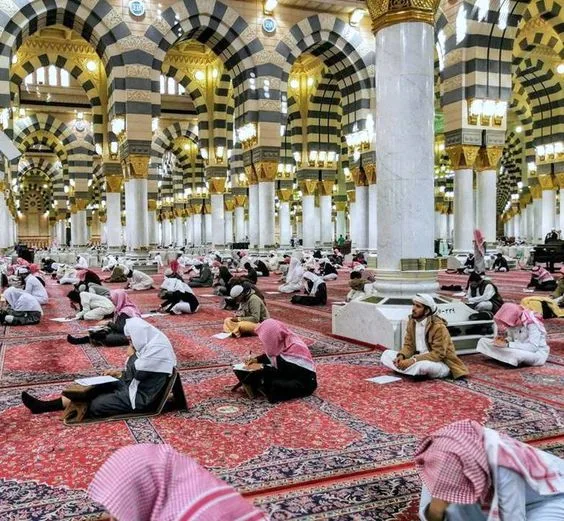 Niat Itikaf: Bacaan, Waktu, dan Kesalahannya