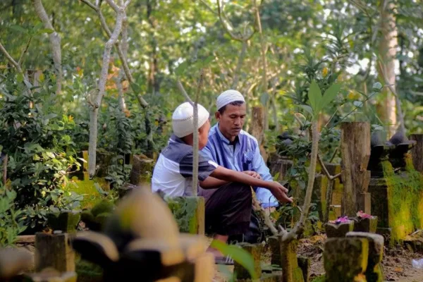 Hukum Ziarah Kubur dalam Al-Qur'an: Pijakan Konseptual