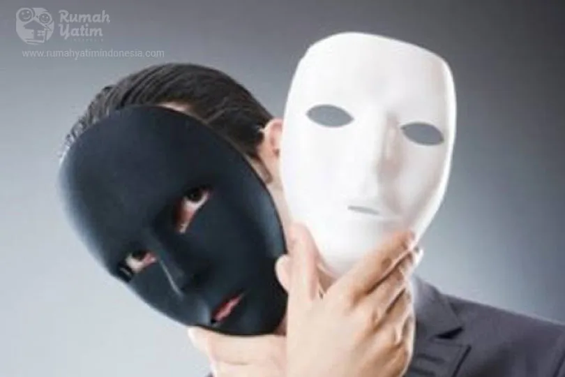 ciri orang munafik - Apa Itu Munafik dan Mengapa Istilah Ini Kerap Disalahpahami