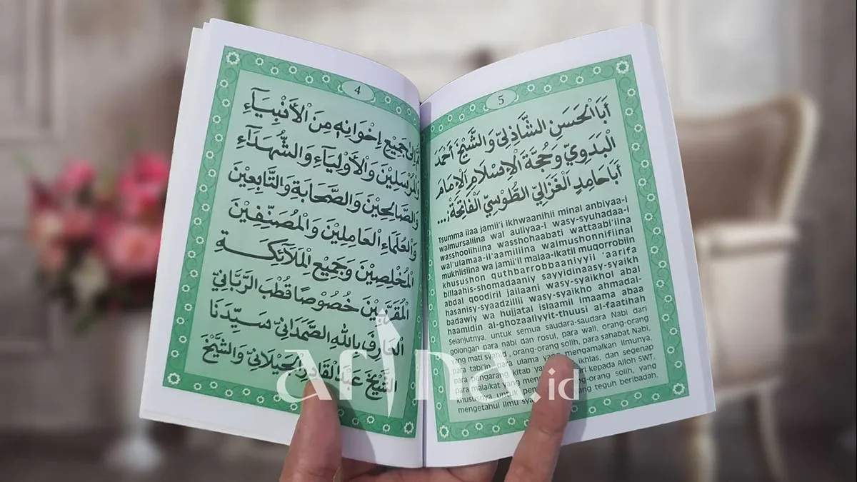 Mengenal Bacaan Tahlil Latin dan Kedudukannya dalam Tradisi